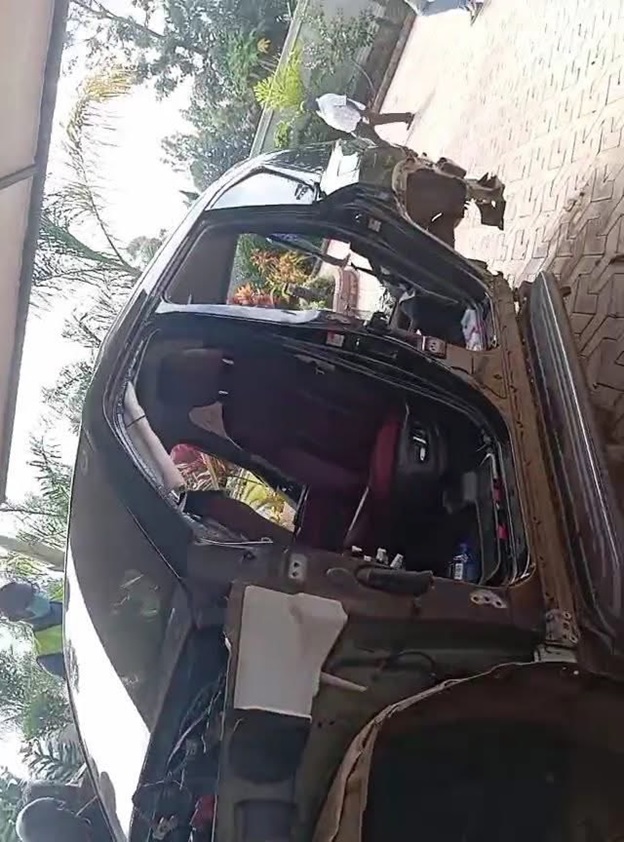 How Armed Thugs Stormed Into a Home in Kirinyaga And Removed Key Parts From a Ksh 35 Million Lexus, Nearly Reducing it to a Shell(Photos) 3 How Armed Thugs Stormed Into a Home in Kirinyaga And Removed Key Parts From a Ksh 35 Million Lexus, Nearly Reducing it to a Shell(Photos)