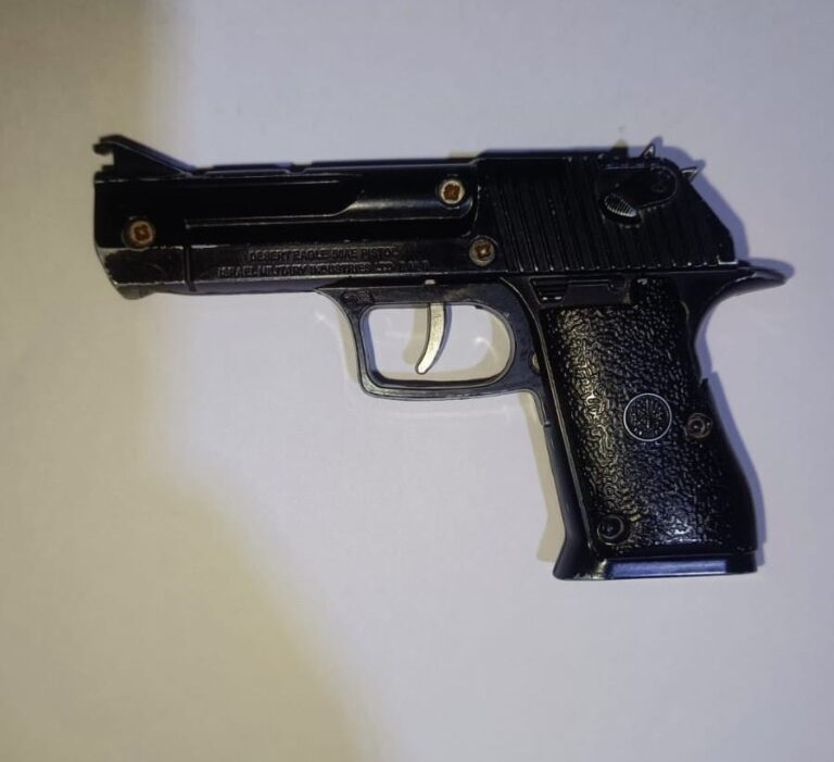 Detectives Recover an Israeli Made Desert Eagle Pistol After Catching a Notorious Criminal Group in Dandora Flat-Footed(Photos)