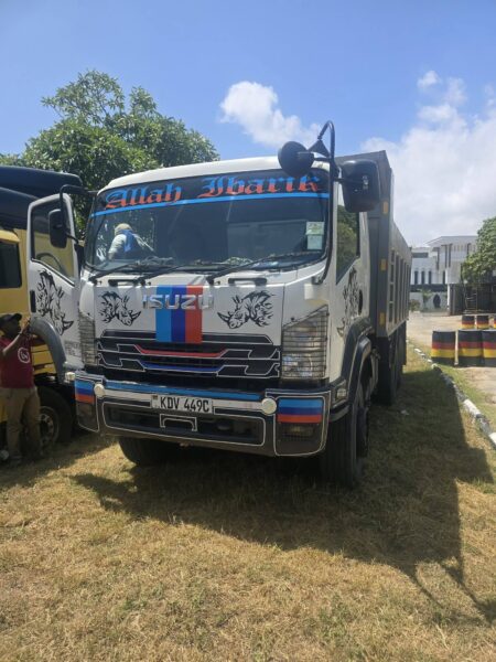 Shock as Former Mwea MP Peter Njuguna is Linked to Vehicle Theft as Detectives Recover a Stolen Lorry Belonging to Murang’a County Government(Photos) Shock as Former Mwea MP Peter Njuguna is Linked to Vehicle Theft as Detectives Recover a Stolen Lorry Belonging to Murang'a County Government(Photos)