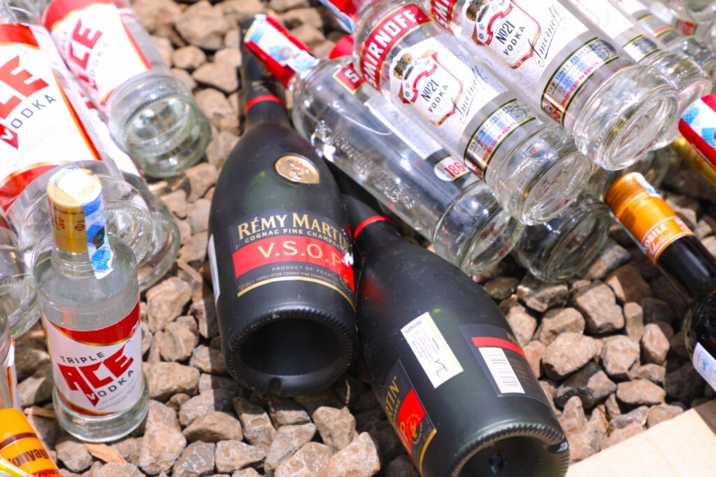 Detectives Arrest a Gang Behind Armed Robbery Attacks on Wines And Spirits Shops in Kajiado, Kiambu And Nairobi Counties-Ruthlessly Murdered Guards(Photos) 9 Detectives Arrest a Gang Behind Armed Robbery Attacks on Wines And Spirits Shops in Kajiado, Kiambu And Nairobi Counties-Ruthlessly Murdered Guards(Photos)