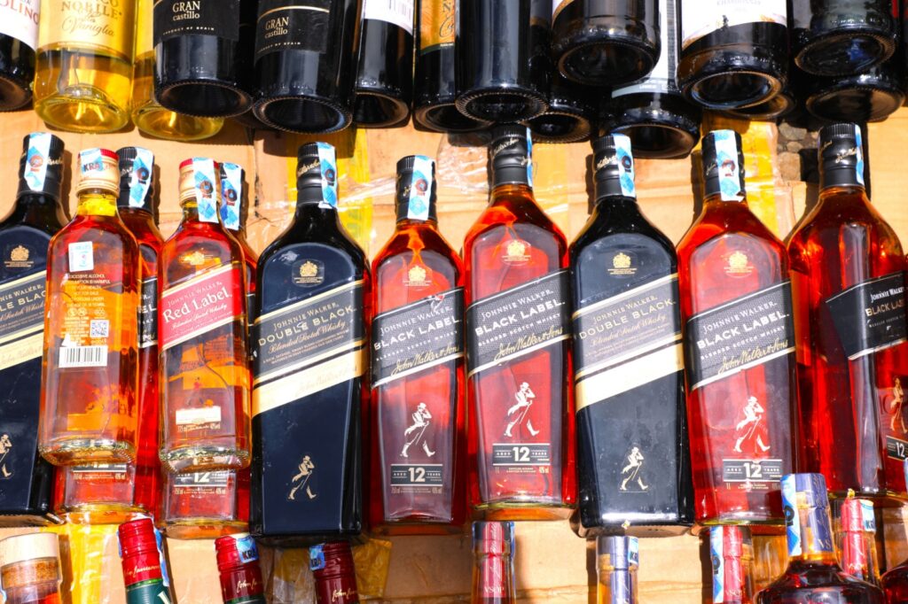 Detectives Arrest a Gang Behind Armed Robbery Attacks on Wines And Spirits Shops in Kajiado, Kiambu And Nairobi Counties-Ruthlessly Murdered Guards(Photos) 8 Detectives Arrest a Gang Behind Armed Robbery Attacks on Wines And Spirits Shops in Kajiado, Kiambu And Nairobi Counties-Ruthlessly Murdered Guards(Photos)