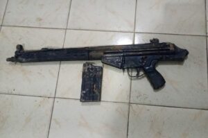 Police Recover a G3 Rifle Hidden Inside a Pit Latrine in Kisumu- Linked to Criminal Activities in The Region(Photos)