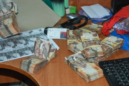 2 KRA Officers Arrested Receiving Ksh 900,000 as Part of Ksh 4.5 Million Bribe- A Complainant Set Them Up After Involving EACC Detectives