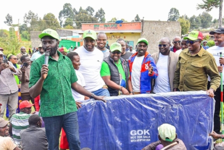 Ruto Donates Hospital Mattresses To Ol Kalou Residents As Patients Sleep On The Floor-Photos