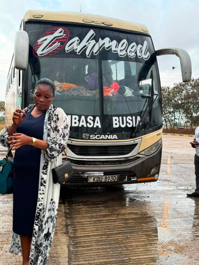 How a Woman Attempted to Traffick Bhang Cleverly Concealed in a Sack of Bananas Before She Was Intercepted by Detectives Aboard a Long-Distance Bus (Photos)