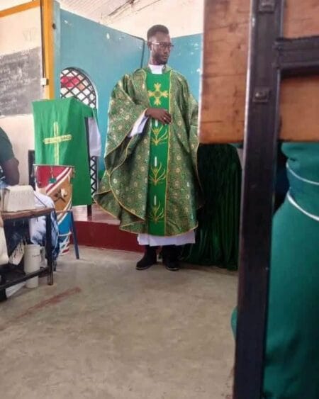Video Shows Fake Priest Jones Bogonko Conducting a Mass Before Arrest