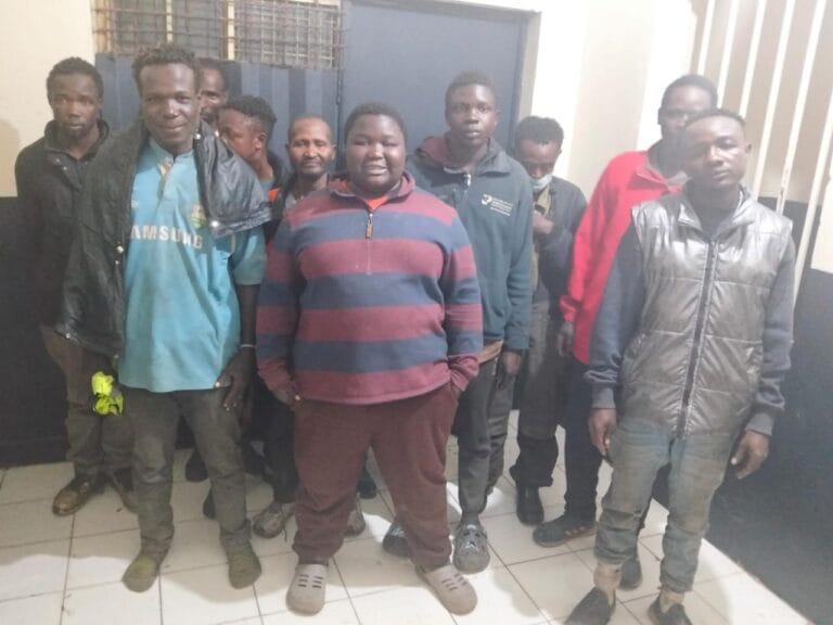 Kenya Is Turning Into Haiti – Goons Start Erecting Roadblocks in Hurlingham, Kilimani – Video