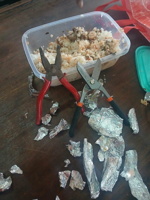 Shock as a Lady is Nabbed While Trying to Sneak Jailbreak Tools to Suspects at Ruai Police Station