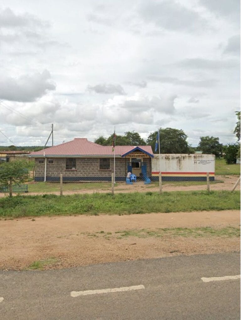 Drama as a Fight Erupts Between GSU Officers and Regular Police at a Bar in Kathonzweni Drama as a Fight Erupts Between GSU Officers and Regular Police at a Bar in Kathonzweni