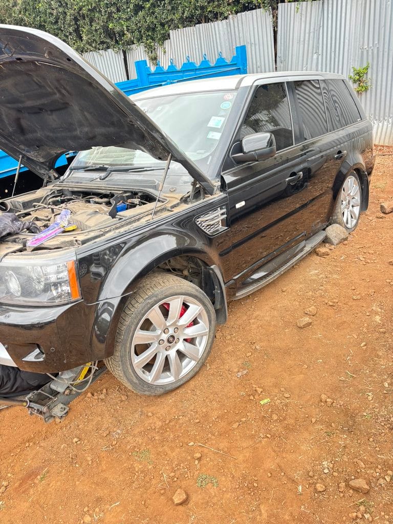 Money Pit! Man Cries Out After Buying a ‘Clean’ Range Rover Belonging to a Former Cabinet Secretary- Avoid German Cars Auction(Photos) Money Pit! Man cries out after buying a ‘clean’ Range Rover belonging to a former Cabinet Secretary- Avoid German cars auction