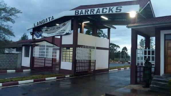 Drama as Lady Storms Her Boyfriend’s House at Lang’ata Barracks and Stabs Another Lady After Finding Her With Him Drama as Lady Storms Her Boyfriend’s House at Lang’ata Barracks and Stabs Another Lady After Finding Her With Him