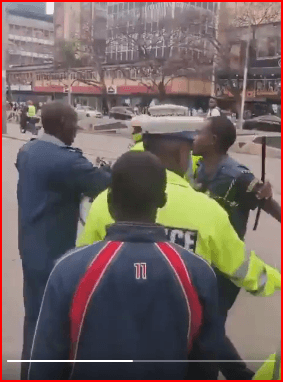 City Council Traffic Marshals Exchange Kicks and Blows While Fighting Over Ksh 50 Bribe in Nairobi CBD (Video)