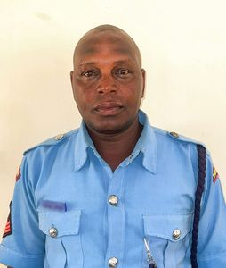 Senior Police Officer Among Suspects Arrested for Receiving Bribes From Motorists Along Busy Highway – KSh 23,000 in Cash Recovered Senior Police Officer Among Suspects Arrested for Receiving Bribes From Motorists Along Busy Highway – KSh 23,000 in Cash Recovered