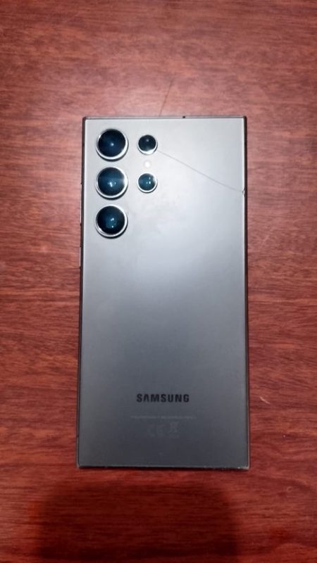 A High-End Phone Violently Snatched From a Woman by a Motorbike-Riding Gang Along Lang’ata Road Recovered in Kariobangi(Photos)