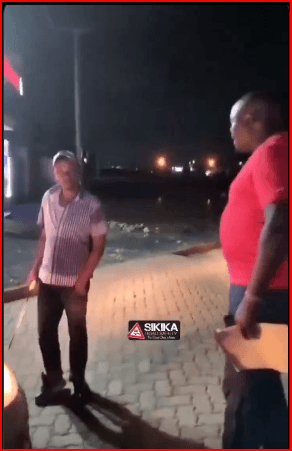 Drunk Cab Driver Brandishes a Panga During a Heated Altercation With Passengers(Video) Drunk Cab Driver Brandishes a Panga During a Heated Altercation With Passengers(Video)